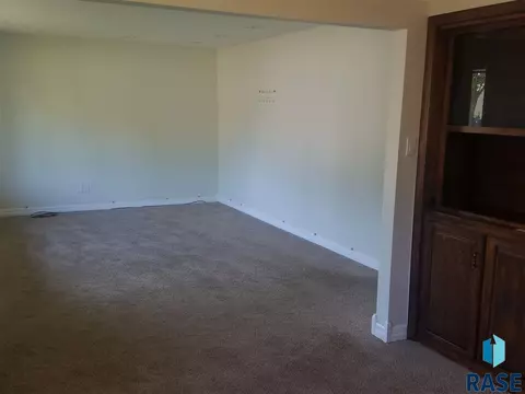 409 E Drake Ave, Salem, SD 57058 photo 7