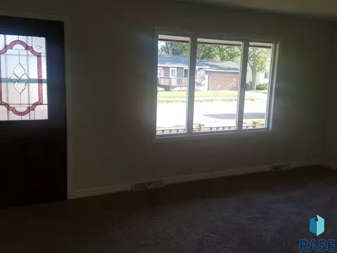 409 E Drake Ave, Salem, SD 57058 photo 5