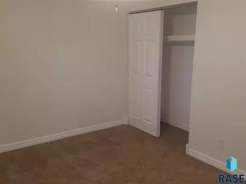 409 E Drake Ave, Salem, SD 57058 photo 13