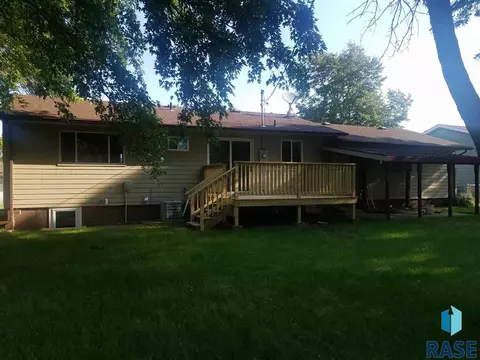 409 E Drake Ave, Salem, SD 57058 photo 2