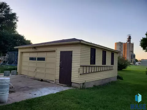 204 E 1st St, Marion, SD 57043 photo 20