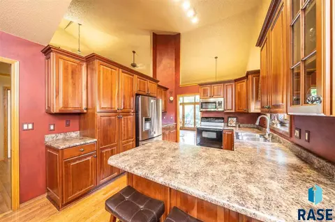 3405 E Micah Ln, Sioux Falls, SD 57103 photo 9