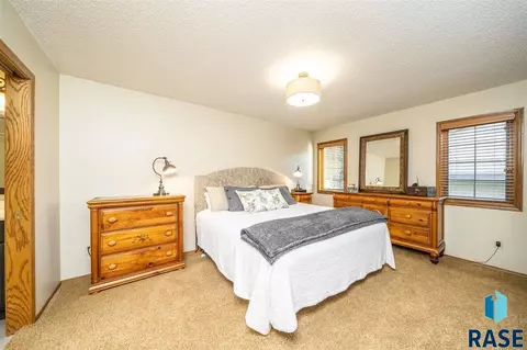 3405 E Micah Ln, Sioux Falls, SD 57103 photo 12