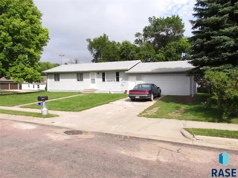 508 S Grant Ave, Madison, SD 57042 photo 1