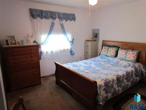 508 S Grant Ave, Madison, SD 57042 photo 10