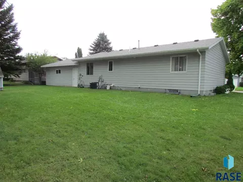 508 S Grant Ave, Madison, SD 57042 photo 4