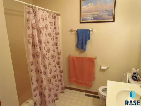 508 S Grant Ave, Madison, SD 57042 photo 15