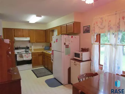 508 S Grant Ave, Madison, SD 57042 photo 8