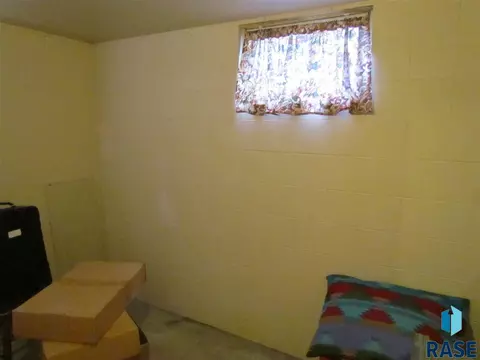 508 S Grant Ave, Madison, SD 57042 photo 18