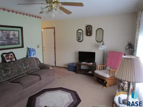 508 S Grant Ave, Madison, SD 57042 photo 6
