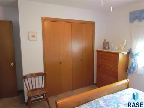508 S Grant Ave, Madison, SD 57042 photo 11