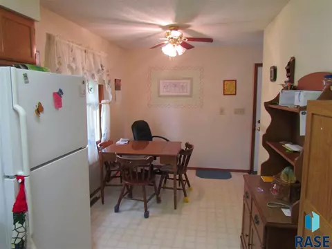 508 S Grant Ave, Madison, SD 57042 photo 9