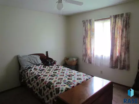 508 S Grant Ave, Madison, SD 57042 photo 12
