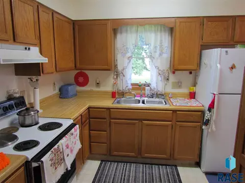508 S Grant Ave, Madison, SD 57042 photo 7