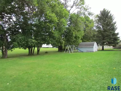 508 S Grant Ave, Madison, SD 57042 photo 3