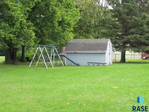 508 S Grant Ave, Madison, SD 57042 photo 2