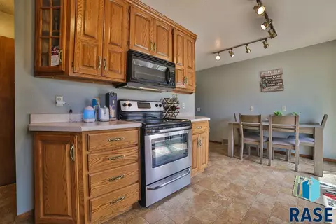 307 N Washington Ave, Viborg, SD 57070 photo 5