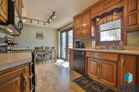 307 N Washington Ave, Viborg, SD 57070 photo 4