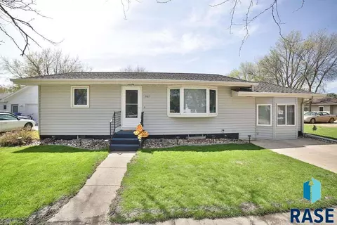 307 N Washington Ave, Viborg, SD 57070 photo 2