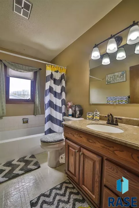 307 N Washington Ave, Viborg, SD 57070 photo 23