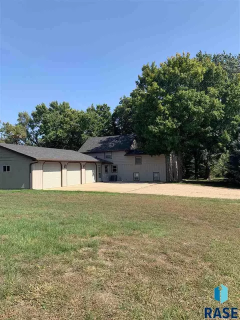 47168 245th St, Dell Rapids, SD 57022 photo 2
