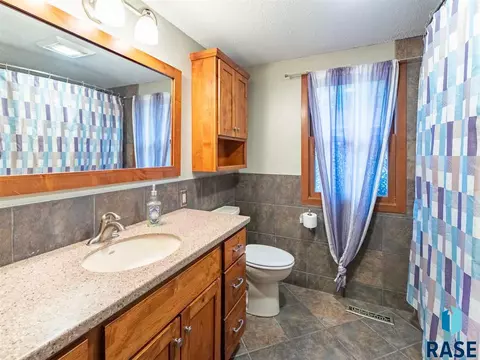 1609 S Bahnson Ave, Sioux Falls, SD 57103 photo 9