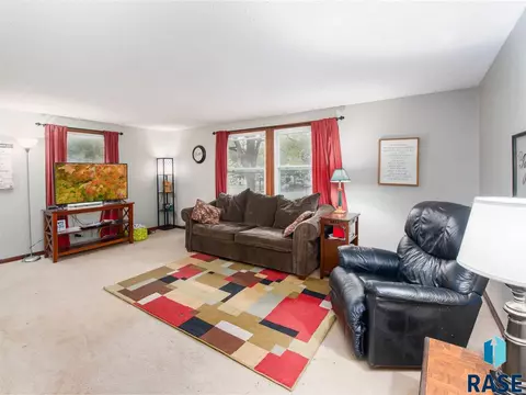 1609 S Bahnson Ave, Sioux Falls, SD 57103 photo 4
