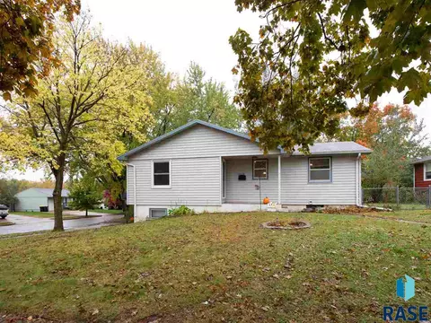 1609 S Bahnson Ave, Sioux Falls, SD 57103 photo 1