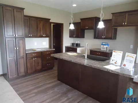 6605 E Dugout Ln, Sioux Falls, SD 57110 photo 3