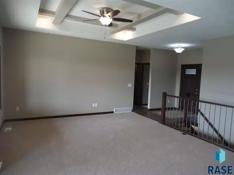 6605 E Dugout Ln, Sioux Falls, SD 57110 photo 2