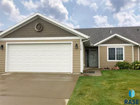 1119 N Springfield Pl, Sioux Falls, SD 57107 photo 1