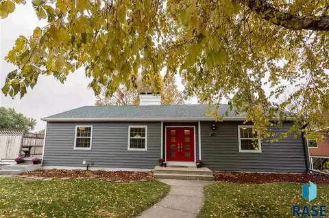 1300 E Otonka Trl, Sioux Falls, SD 57103 photo 2