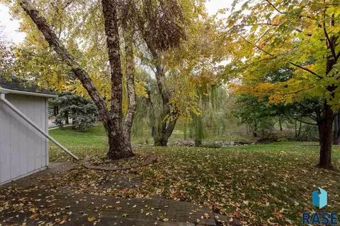 1300 E Otonka Trl, Sioux Falls, SD 57103 photo 6
