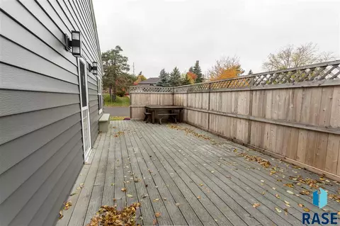 1300 E Otonka Trl, Sioux Falls, SD 57103 photo 3
