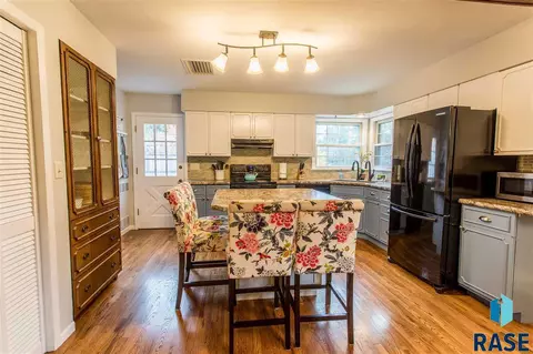 1300 E Otonka Trl, Sioux Falls, SD 57103 photo 13