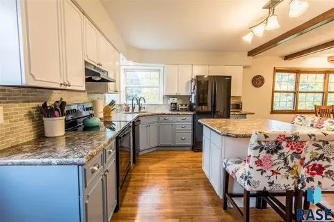 1300 E Otonka Trl, Sioux Falls, SD 57103 photo 12