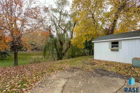 1300 E Otonka Trl, Sioux Falls, SD 57103 photo 7