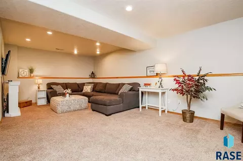 5612 S Cain Ave, Sioux Falls, SD 57106 photo 16