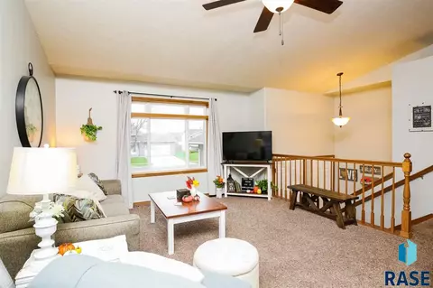 5612 S Cain Ave, Sioux Falls, SD 57106 photo 6