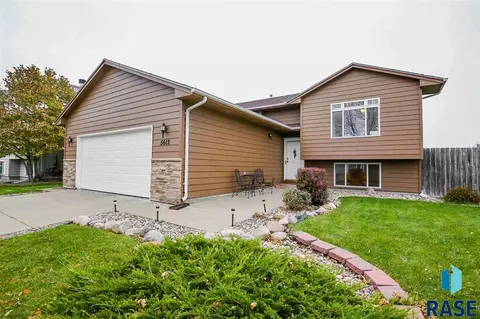5612 S Cain Ave, Sioux Falls, SD 57106 photo 2