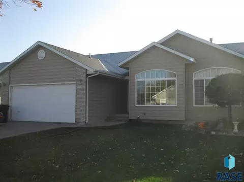 4608 S Key Ave, Sioux Falls, SD 57106 photo 1