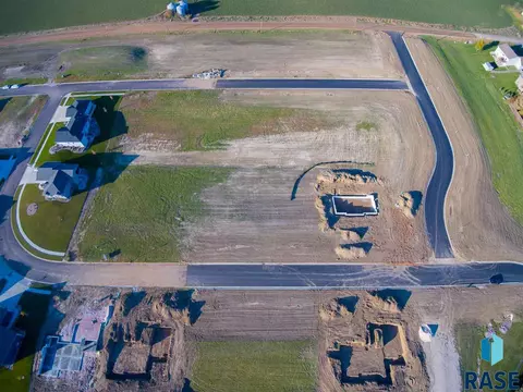 408 W 5th St, Crooks, SD 57020 photo 5