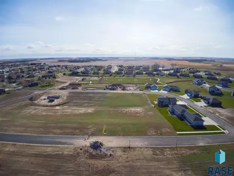 408 W 5th St, Crooks, SD 57020 photo 4