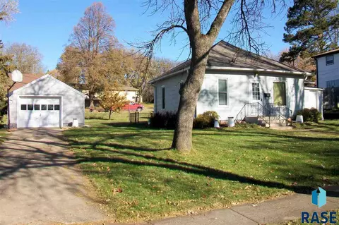 206 E 7th St, Dell Rapids, SD 57022 photo 2