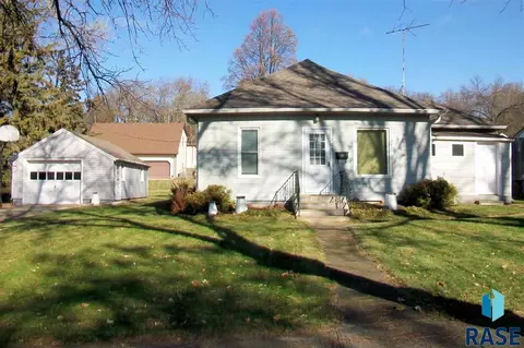 206 E 7th St, Dell Rapids, SD 57022 photo 1