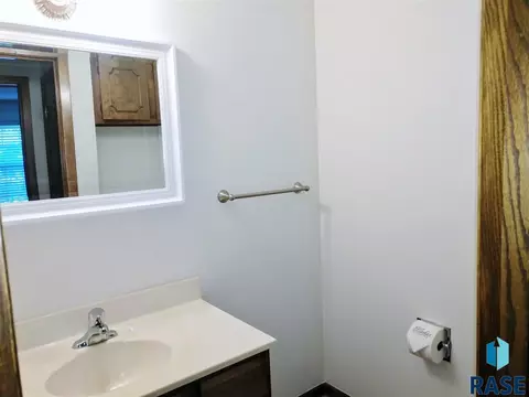 1515 N Ridge Rd, Mitchell, SD 57301 photo 4