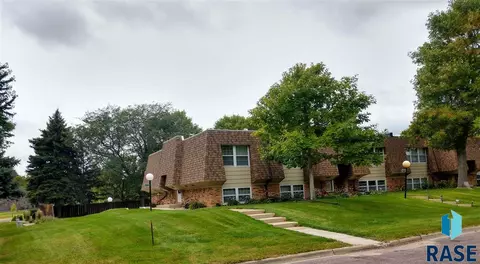 1515 N Ridge Rd, Mitchell, SD 57301 photo 1