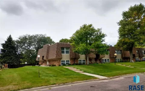 1515 N Ridge Rd, Mitchell, SD 57301 photo 3