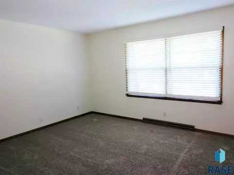 1515 N Ridge Rd, Mitchell, SD 57301 photo 17