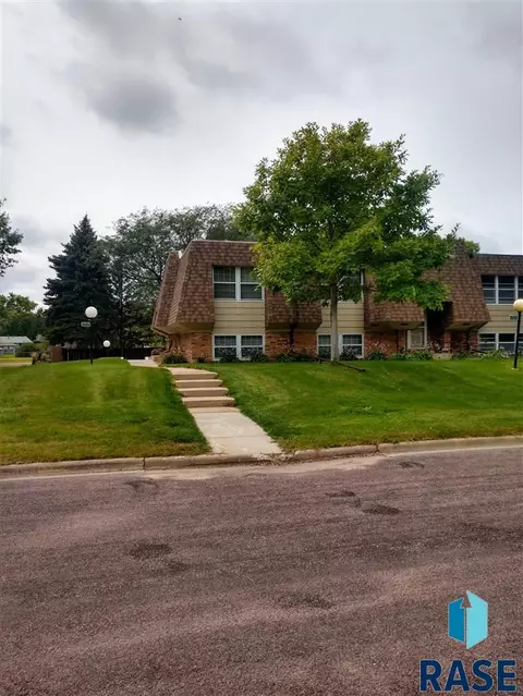 1515 N Ridge Rd, Mitchell, SD 57301 photo 2